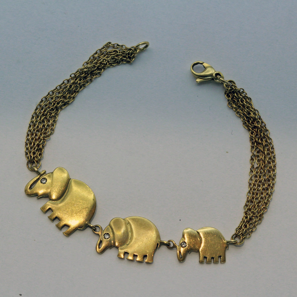 Vintage bracelet 18k gold elephants lucky elephant family Signed Gobbi (7426)