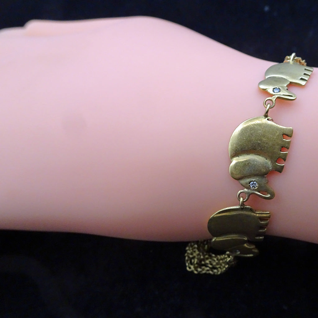 Vintage bracelet 18k gold elephants lucky elephant family Signed Gobbi (7426)