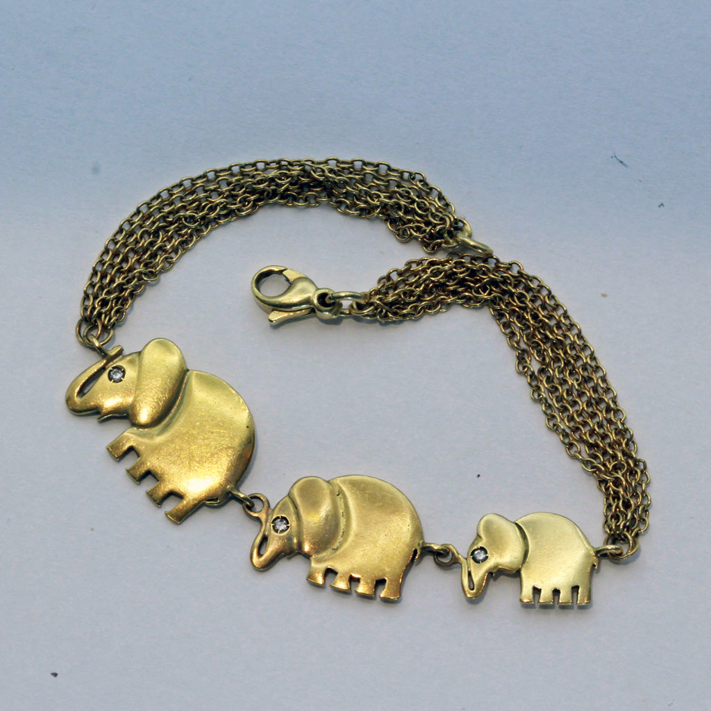 Vintage bracelet 18k gold elephants lucky elephant family Signed Gobbi (7426)