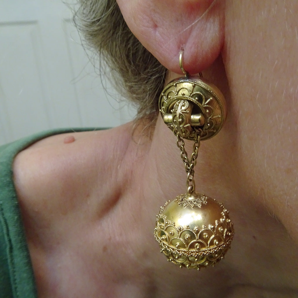 Antique Victorian Etruscan Revival Earrings swinging Ear pendants gold (7369)