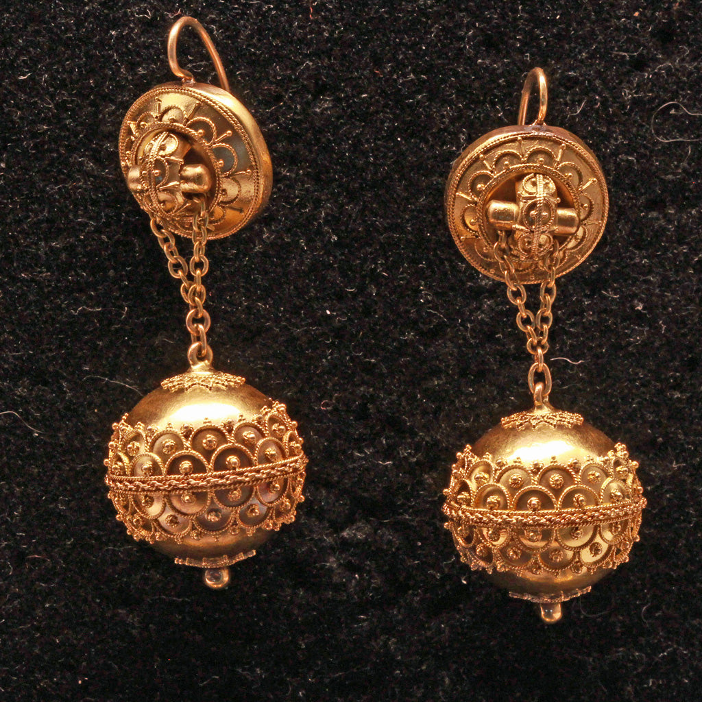 Antique Victorian Etruscan Revival Earrings swinging Ear pendants gold (7369)