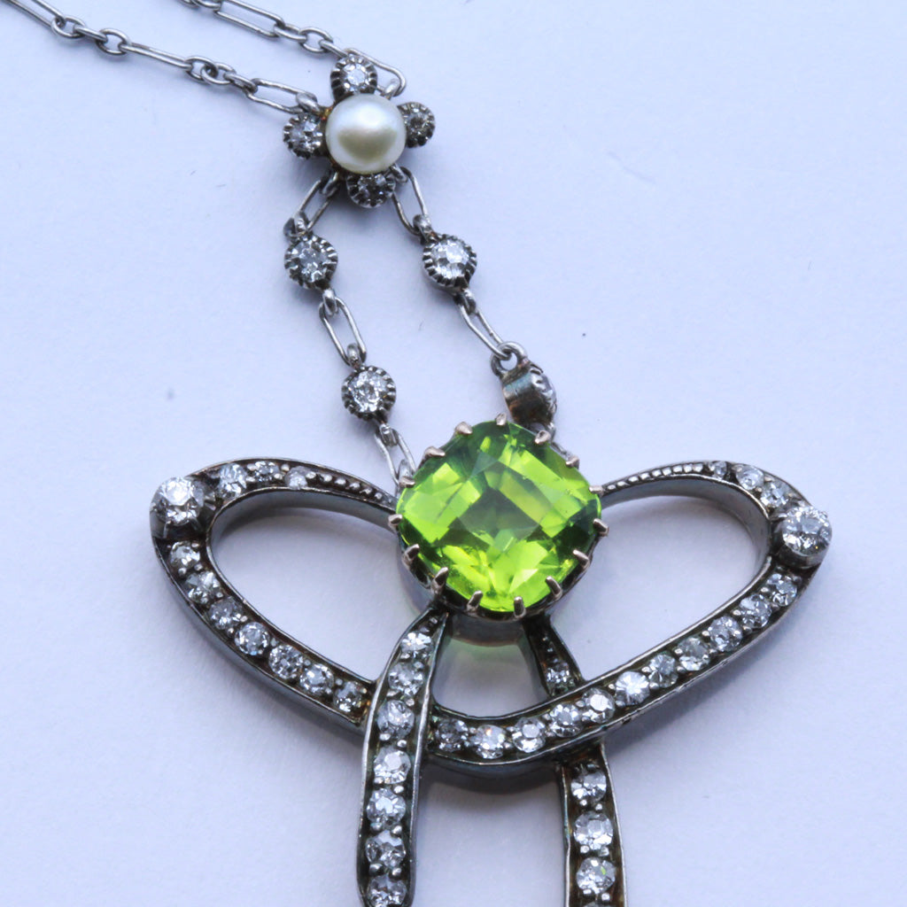 Art Nouveau negligee necklace diamond peridot pearl gold silver platinum (7406)