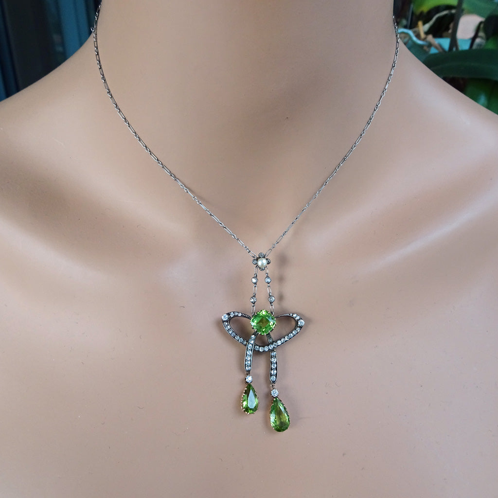 Art Nouveau negligee necklace diamond peridot pearl gold silver platinum (7406)