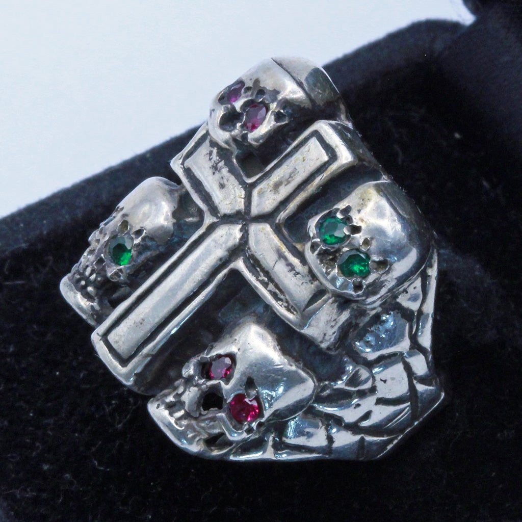 Sterling Silver Biker ring cross 4 skulls green and red gem eyes vintage (7344)