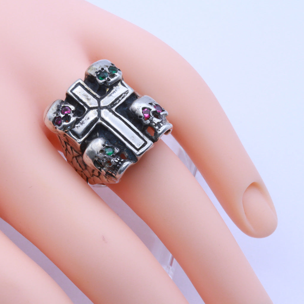 Sterling Silver Biker ring cross 4 skulls green and red gem eyes vintage (7344)