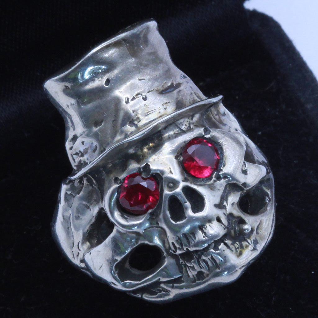 Silver skull ring biker jewelry Goth Death Head Top Hat red eyes (7345)