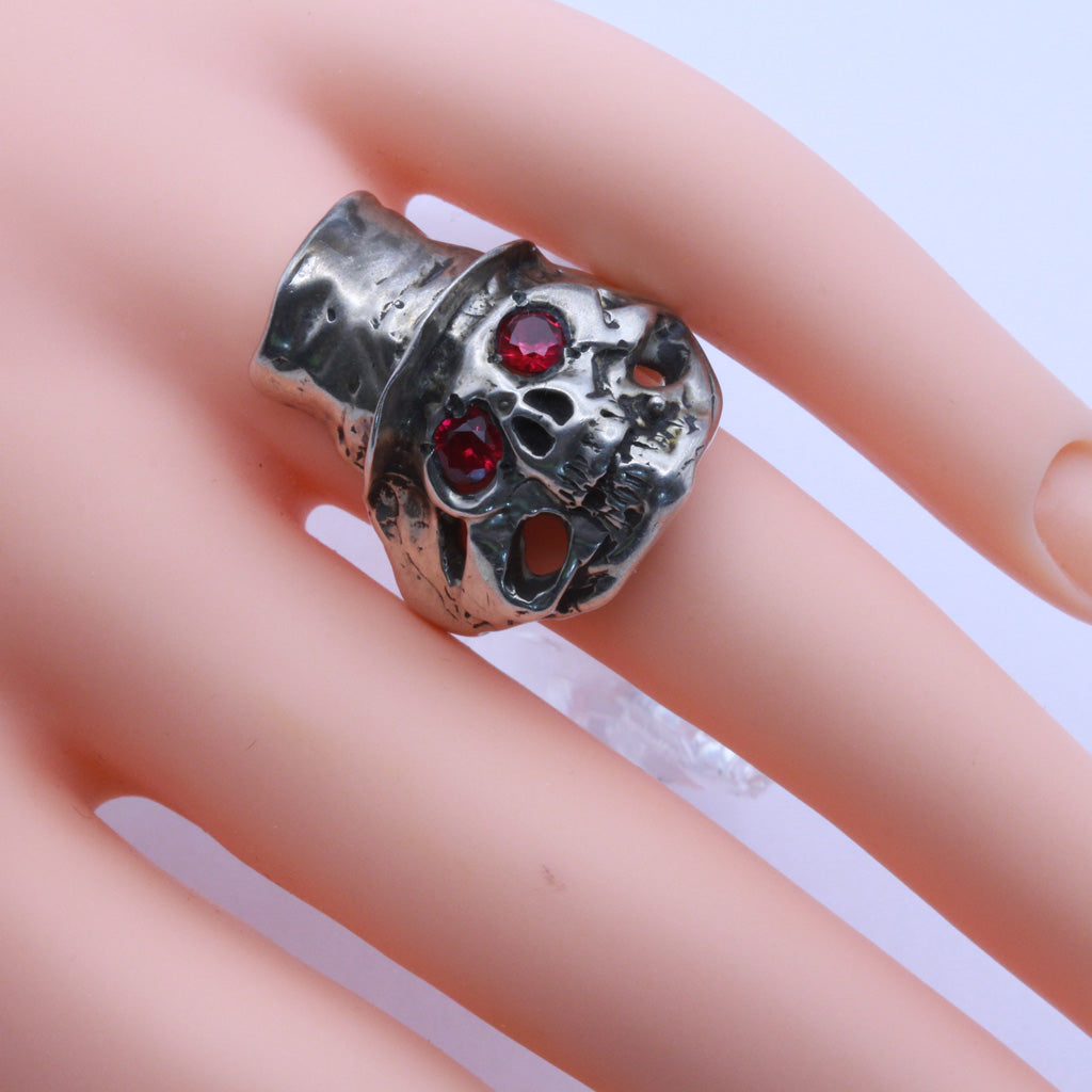 Silver skull ring biker jewelry Goth Death Head Top Hat red eyes (7345)