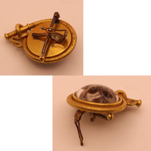 Antique brooch pendant gold Essex Crystal Reverse intaglio bulldog bullwhip(7570)
