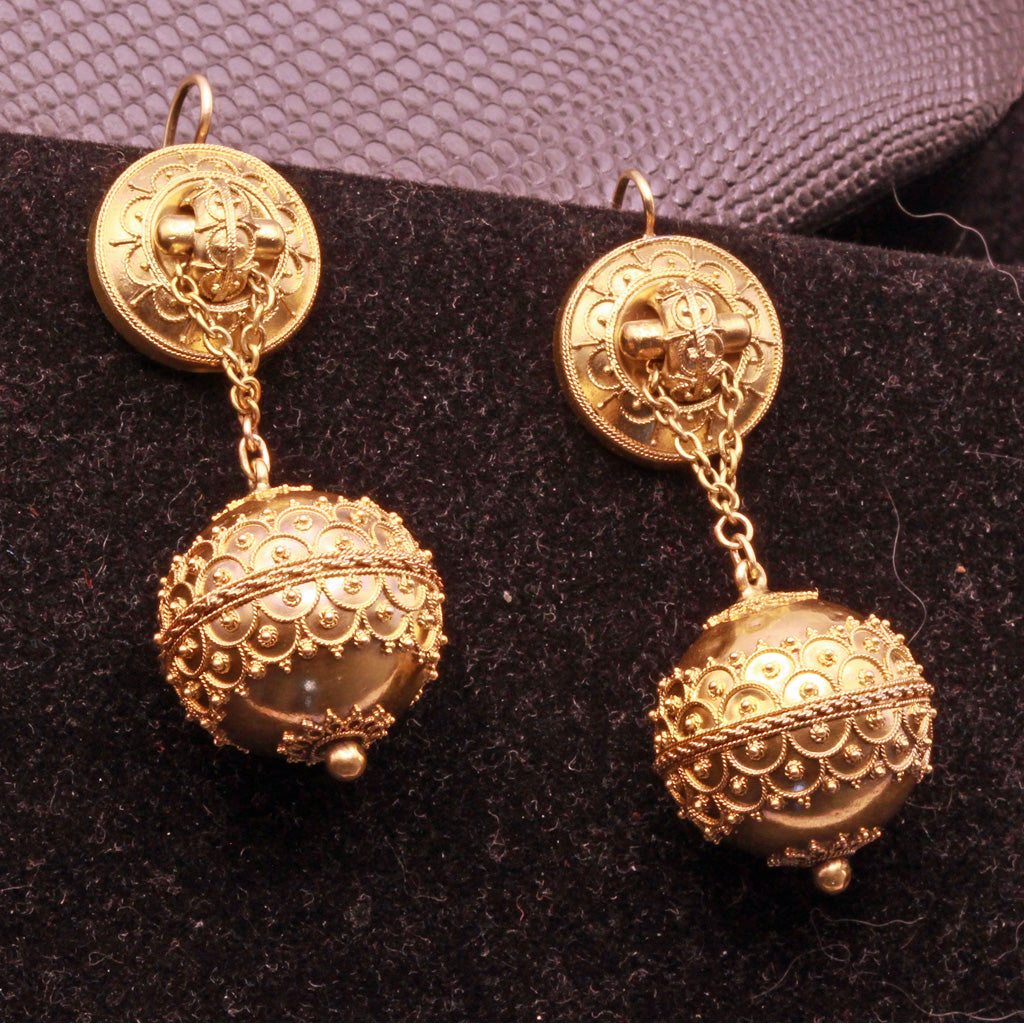 Antique Victorian Etruscan Revival Earrings swinging Ear pendants gold (7369)