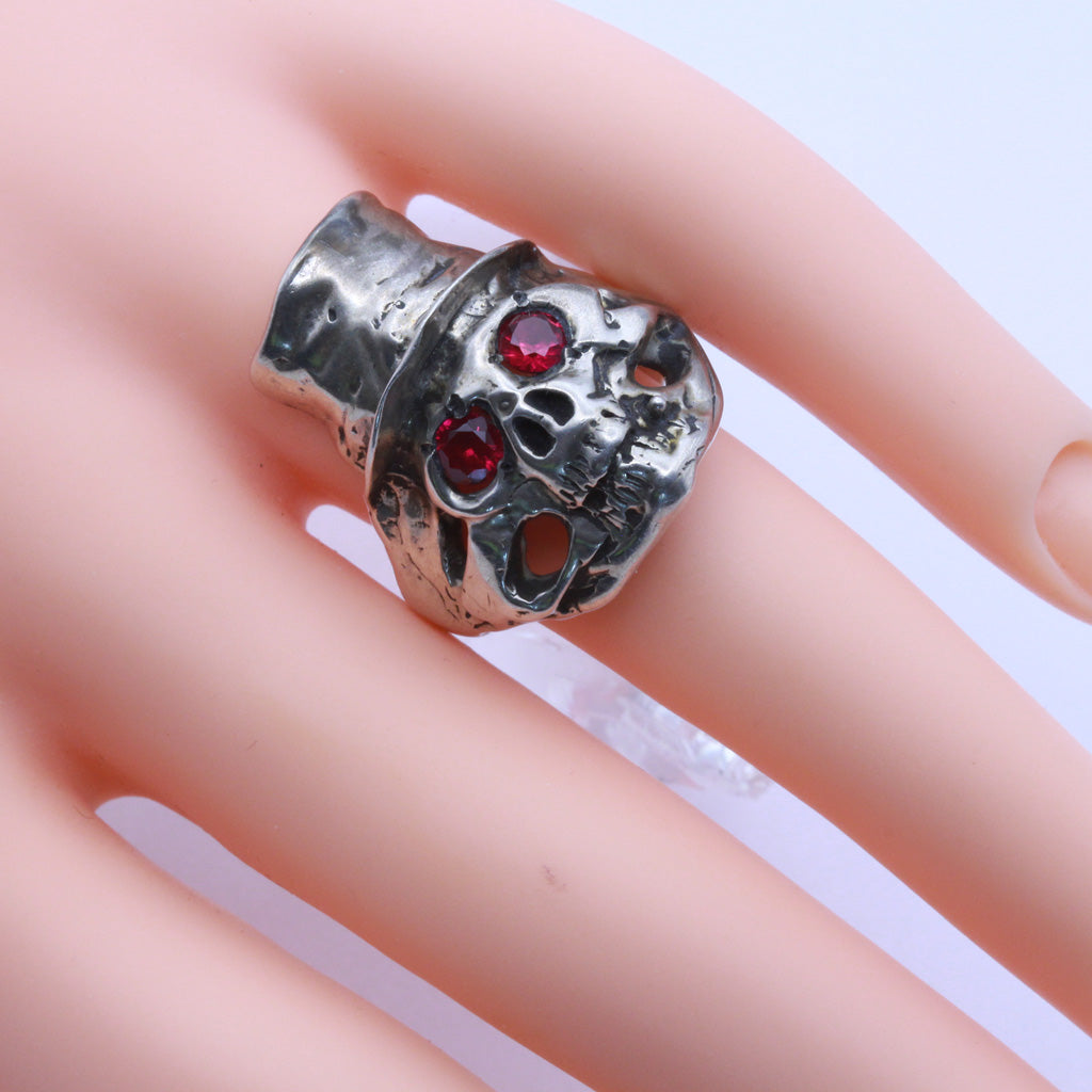 Silver skull ring biker jewelry Goth Death Head Top Hat red eyes (7345)