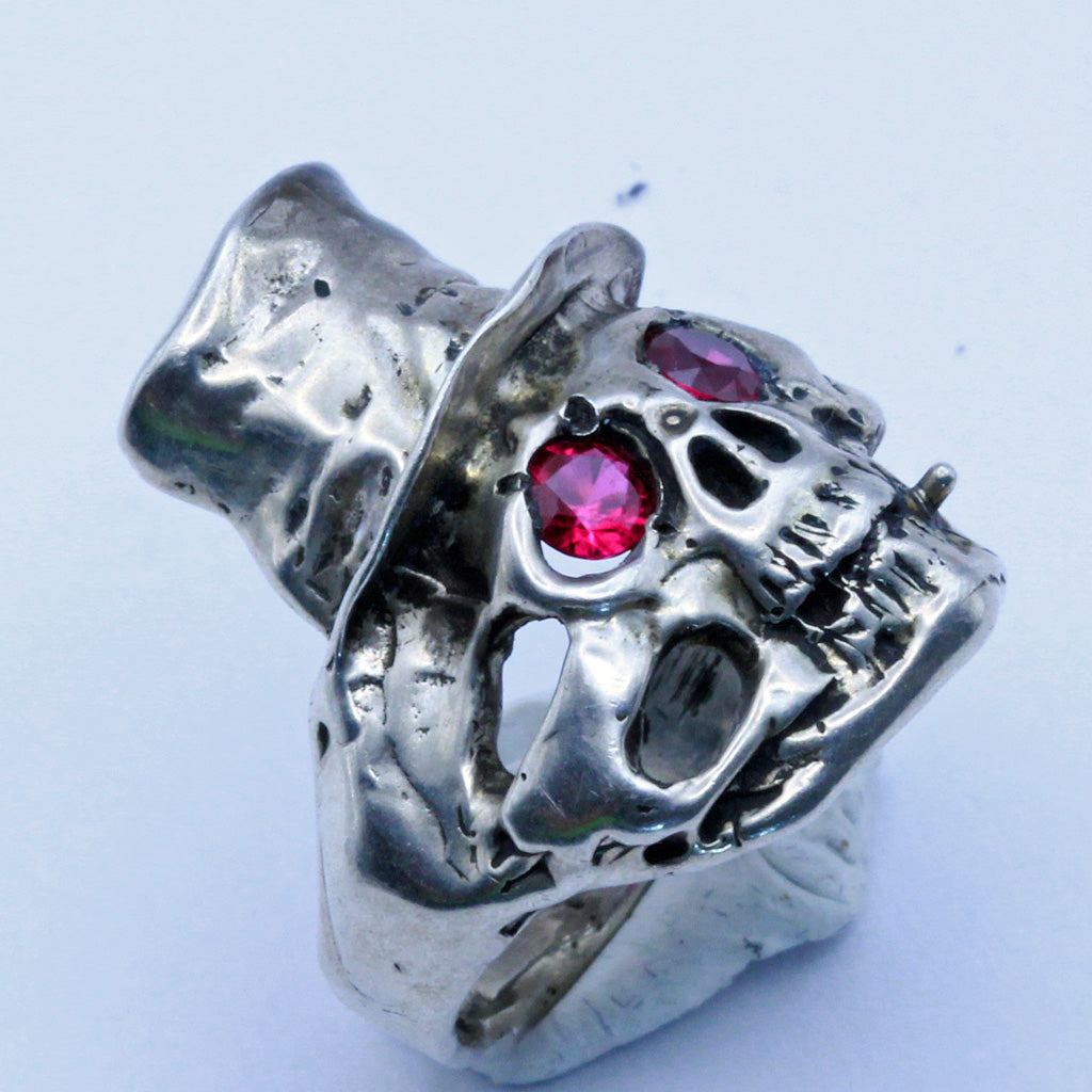 Silver skull ring biker jewelry Goth Death Head Top Hat red eyes (7345)