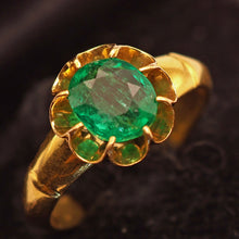 Vintage ring 22k gold emerald India eye-catching elegance unisex appraisal (7599)