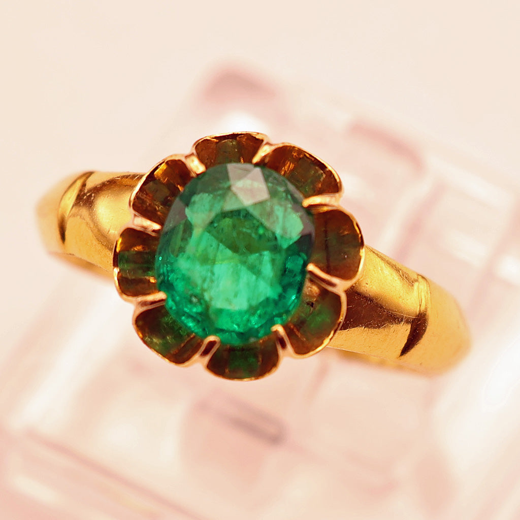 Vintage ring 22k gold emerald India eye-catching elegance unisex appraisal