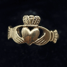 Antique Georgian fede ring gold hands of friendship heart crown betrothal (7624)