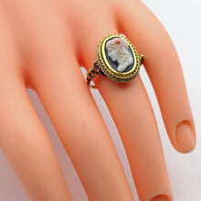 Antique Renaissance Revival / Renaissance hardstone cameo ring gold enamel (7632)