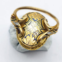 Antique Renaissance Revival / Renaissance hardstone cameo ring gold enamel (7632)