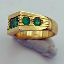 Vintage Man's Ring 18k Gold Colombian Emeralds GIA Certificate (7715)