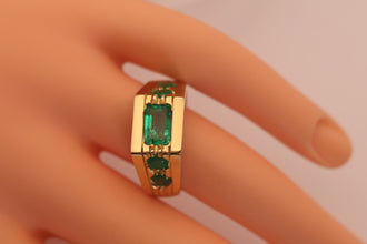 Vintage Man's Ring 18k Gold Colombian Emeralds GIA Certificate (7715)