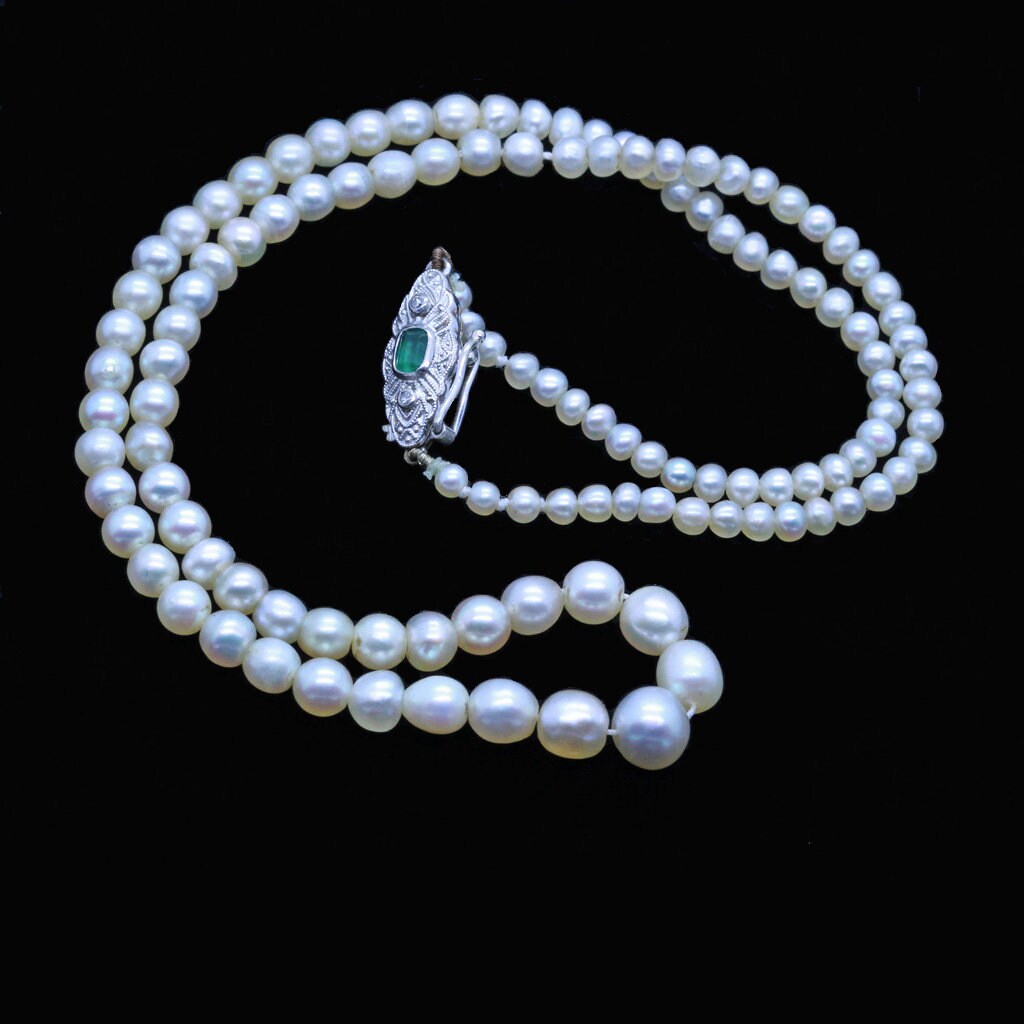 PEARL NECKLACE, cultured pearls, clasp in 18k white gold, blue gemstone,  bordered by white gemstones. Jewellery & Gemstones - Necklace - Auctionet