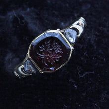 Georgian or earlier Ring Intaglio cameo Garnet Diamonds 18k Gold French Unisex 17-18C (7179)