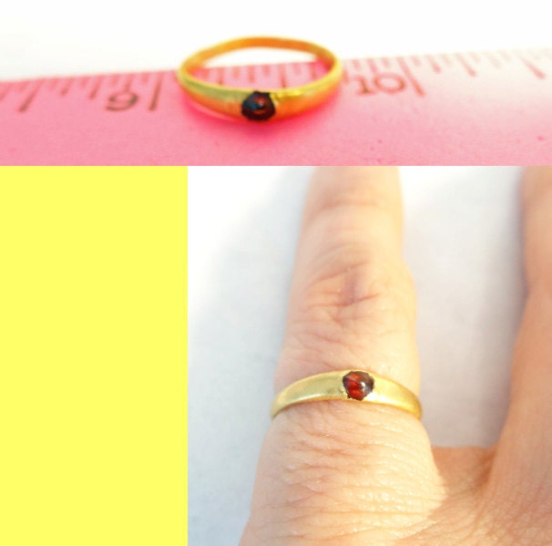 Antique Antiquity Medieval Gold Ring with Garnet 13th - 14th Century AD (5660)