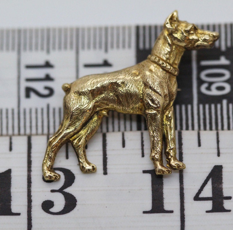 Vintage Doberman Pinscher Dog Brooch Figural Gold Pin Unisex (5912)