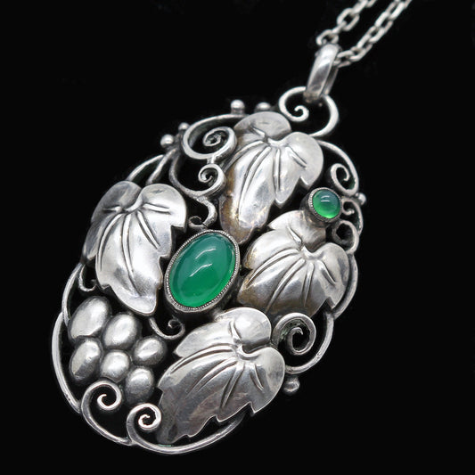 art nouveau jugendstil pendant silver chrysoprase signed Theodor Fahrner