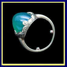 antique ring gold sugarloaf green chalcedony pinky ring emerald green